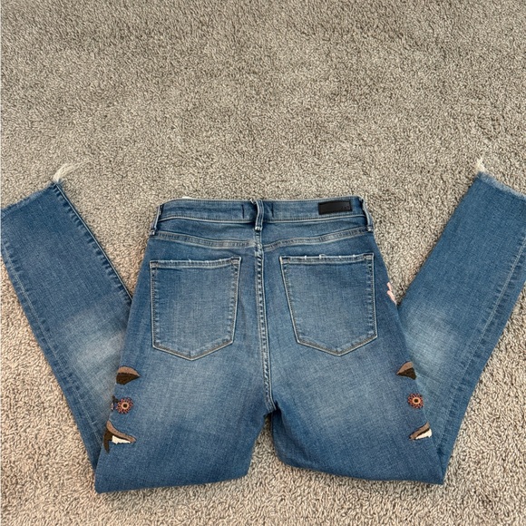 Embroidered A&F Skinny Jeans - Size 4 - Picture 3 of 3